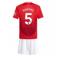 Camisa de Futebol Manchester United Harry Maguire #5 Equipamento Principal Infantil 2024-25 Manga Curta (+ Calças curtas)